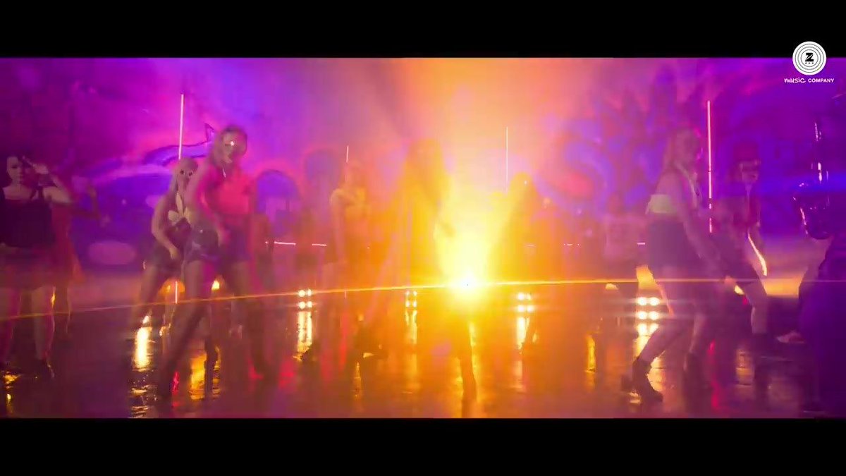 SaraEmmani's tweet photo. Deep Kalsi, Raftaar &amp; Jaz Dhami Featured In New Disco Party-Feel Video Song "Jean Teri". A song "Punjabi disco" with party flavors https://t.co/BhmwhbC6Lm #jeanteri https://t.co/n6WHvd67Vy