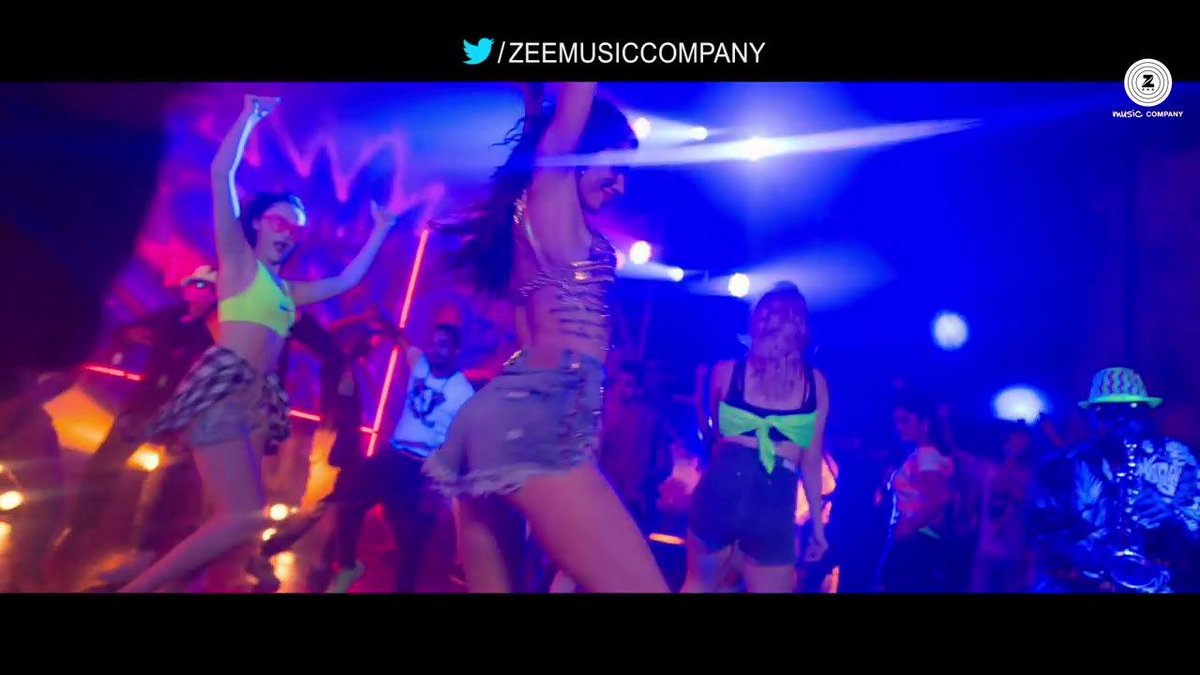 SaraEmmani's tweet photo. Deep Kalsi, Raftaar &amp; Jaz Dhami Featured In New Disco Party-Feel Video Song "Jean Teri". A song "Punjabi disco" with party flavors https://t.co/9atLcfpsc4 #jeanteri https://t.co/10RvfgzgWL