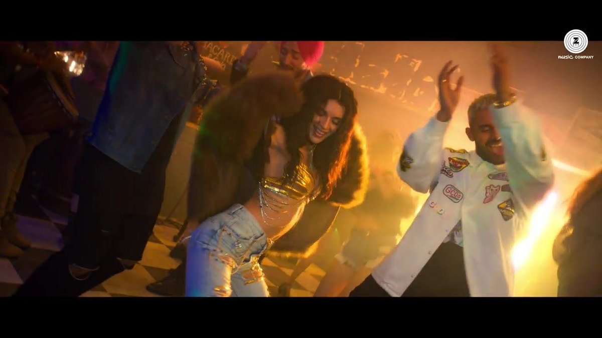 SaraEmmani's tweet photo. Deep Kalsi, Raftaar &amp; Jaz Dhami Featured In New Disco Party-Feel Video Song "Jean Teri". A song "Punjabi disco" with party flavors https://t.co/MzYSxe1YhP #jeanteri https://t.co/r2wHIADki0