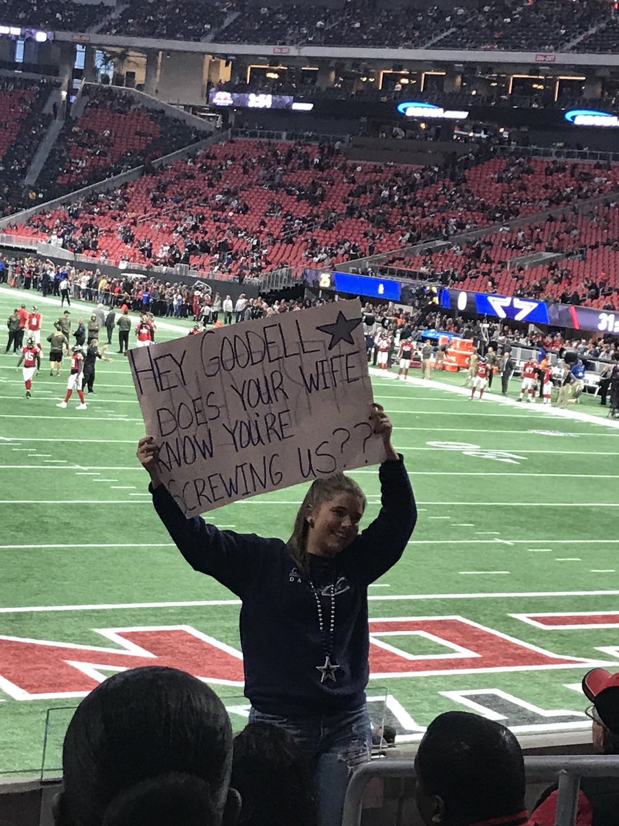 slyturn's tweet photo. White girls are wild #CowboysNation #thisisproblematic but 🌚 https://t.co/XjcL7tVAz7
