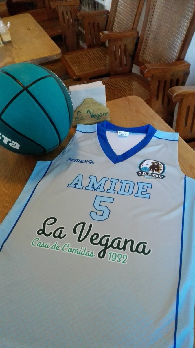 LaVegana1932's tweet photo. Buen fin de semana para los equipos @ad_amide @LaVegana1932 . Victoria de Alevines e Infantiles. 👏👏🏀🏀
¡A seguir creciente y disfrutando! #123amide #orgullodepertenencia🐙🏀 #lavegana1932 https://t.co/Dh8rFz9bwU
