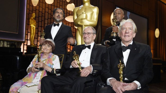 CohenMediaGroup's tweet photo. Congratulations Agnès, 2017 Honorary Academy Award recipient! #CleoFrom5to7 #TheGleanersAndI #Vagabond #TheBeachesOfAgnes #LaPointeCourte #LeBonheur #FacesPlaces #AgnesVarda #FemaleFilmmakers #AngelinaJolie #AcademyAwards #Oscars https://t.co/vurF8NlDTB
