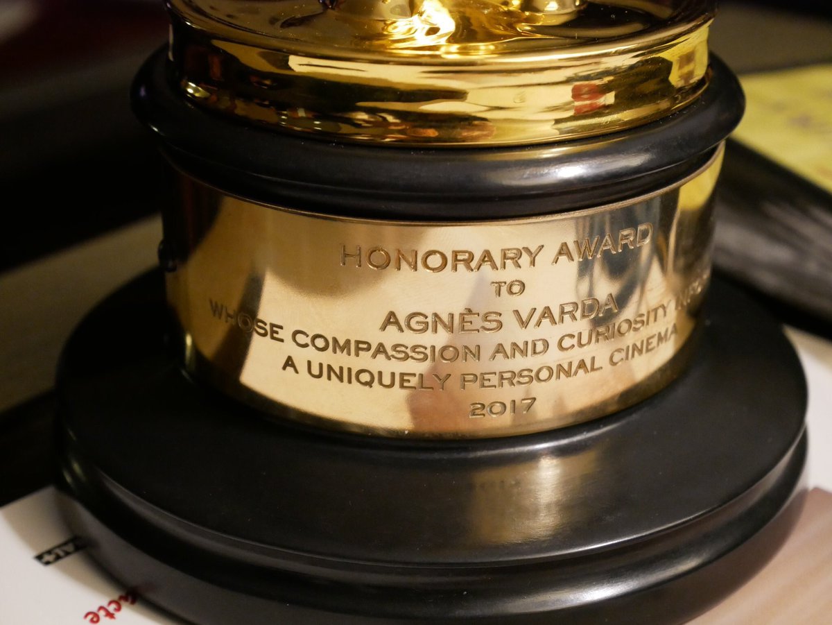 CohenMediaGroup's tweet photo. Congratulations Agnès, 2017 Honorary Academy Award recipient! #CleoFrom5to7 #TheGleanersAndI #Vagabond #TheBeachesOfAgnes #LaPointeCourte #LeBonheur #FacesPlaces #AgnesVarda #FemaleFilmmakers #AngelinaJolie #AcademyAwards #Oscars https://t.co/vurF8NlDTB