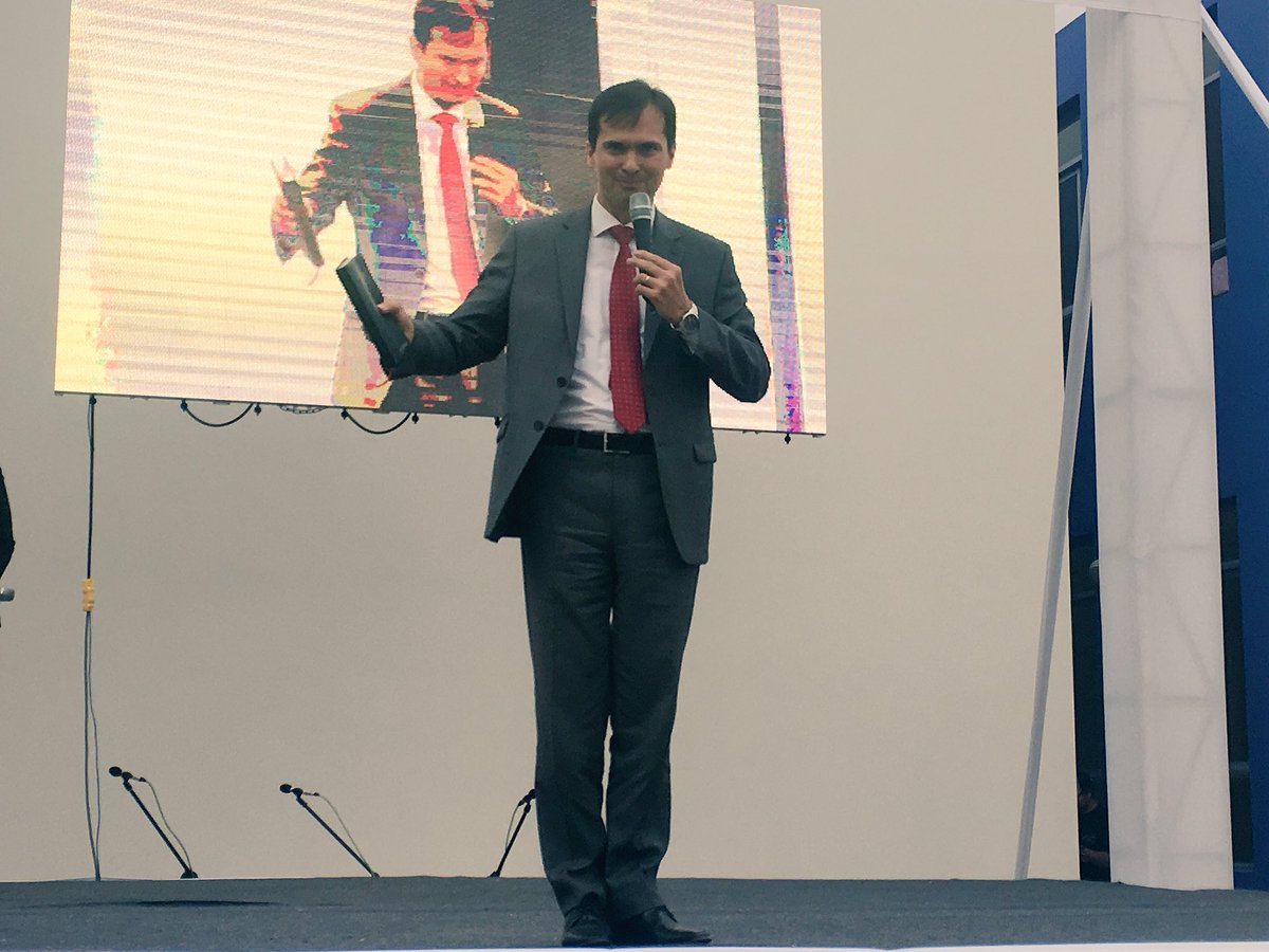 Pr. <a href="/edwardheidinger/">Pr. Edward Heidinger</a>: “Nuestra iglesia no se conforma con solo predicar, sino también con enseñar y sanar”.