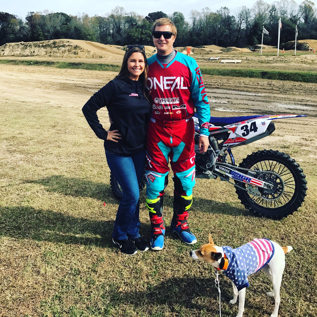 252DirtLife's tweet photo. No better place to be with the family! #moto #wifey #Motocross https://t.co/ubP1WaNyr4