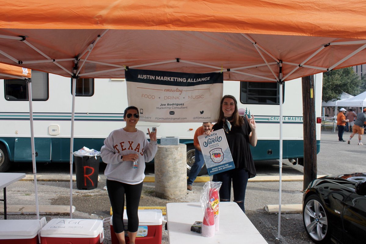 AdGradCouncil's tweet image. Our final tailgate of the season was a success! Huge thank you to our wonderful sponsors @FDMAustin @MiltosAustin &amp;amp; @mighty_swell 🏈🤘 ‘til next year tailgaters!