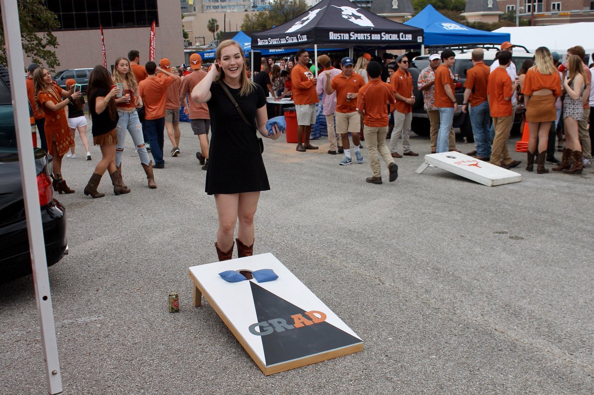 AdGradCouncil's tweet image. Our final tailgate of the season was a success! Huge thank you to our wonderful sponsors @FDMAustin @MiltosAustin &amp;amp; @mighty_swell 🏈🤘 ‘til next year tailgaters!