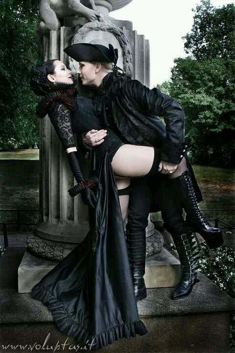 MisfitMatch's tweet photo. Meet your matey @MisfitMatch #Pirates #gothdating #gothic #vintage #fairytale #romancenovels #FairyTail #cemetery #goth #gothgirl #Lolitafashion #vintagestyle https://t.co/NizPwfo8Jb