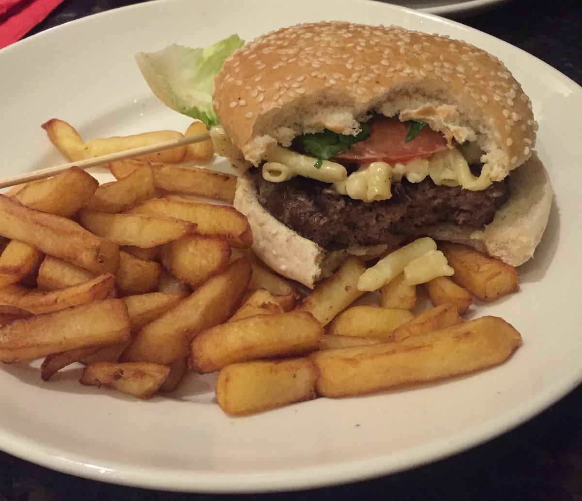 C_Watermann's tweet photo. @GordonRamsay - rate my boyfriends dinner.. £15 for this, daylight robbery https://t.co/xQIkgbke22