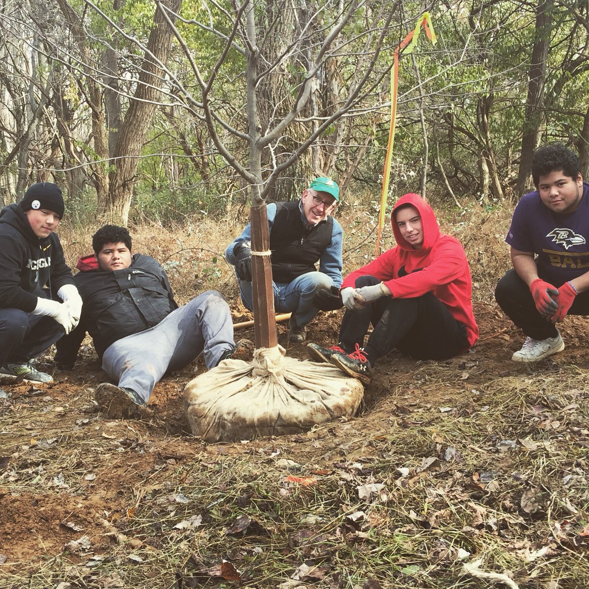 <a href="/GburgMD/">City of Gaithersburg</a> Got trees? You need #QOlinemen - couldn’t have done this without them! <a href="/QO_FOOTBALL/">Quince Orchard Fball</a> <a href="/QO_Coach_Kelley/">John A. Kelley</a> <a href="/MuddyBranchMBA/">MuddyBranchAlliance</a> #givingback
