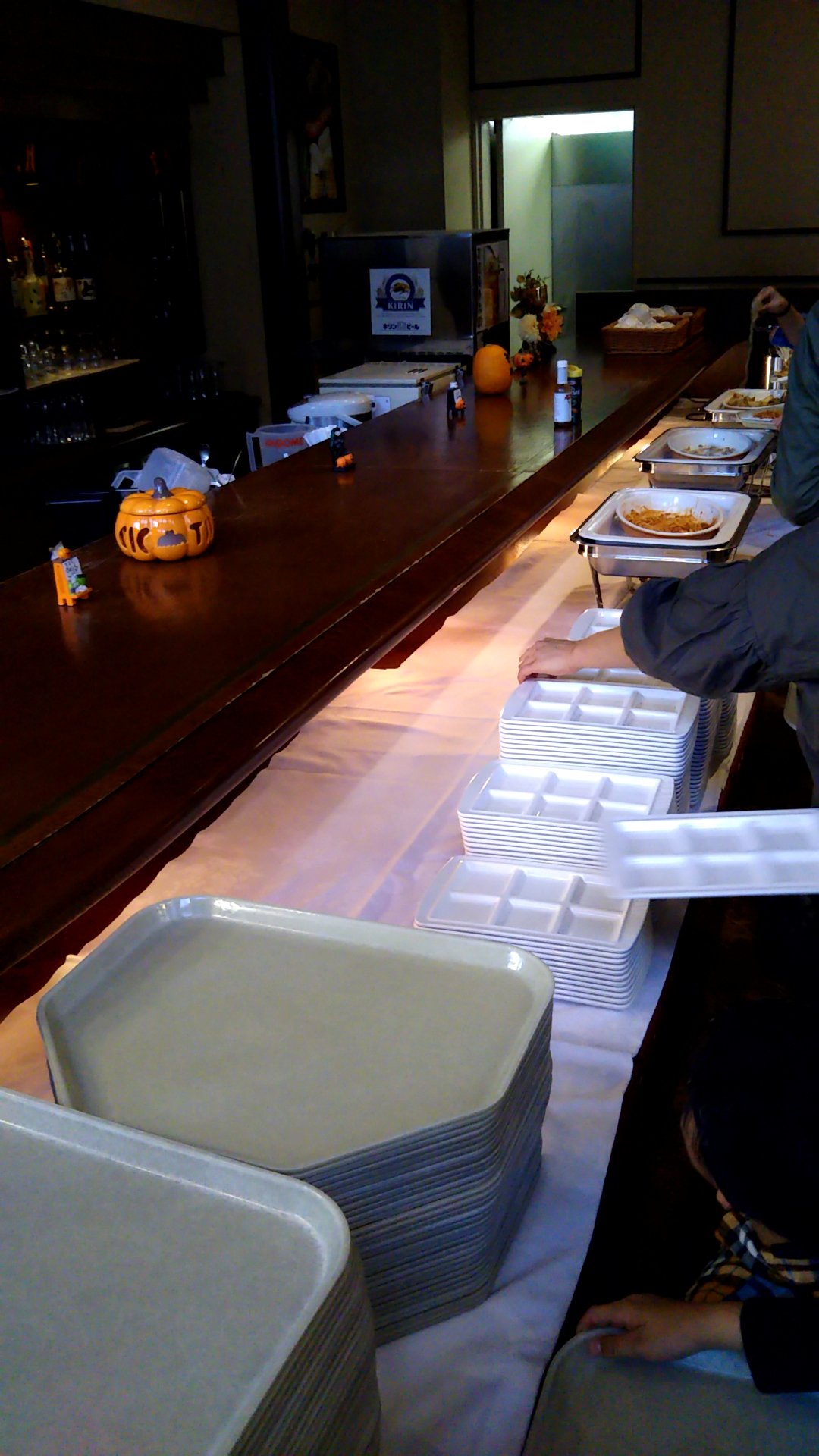 雪国のパン屋さん いまさらながら 旭川 ホテル クレッセントの ハロウィンケーキバイキング 盛り付けの残念はご勘弁 やはり 札幌のイベントに比べると物足りない ただ ポイント的に オバケのチョコがあったり シュークリームに顔が描いて 雪国のパン屋さん いまさらながら 旭川 ホテル クレッセントの ハロウィンケーキバイキング 盛り付けの残念はご勘弁 やはり 札幌のイベントに比べると物足りない ただ ポイント的に オバケのチョコがあったり シュークリームに顔が描いて