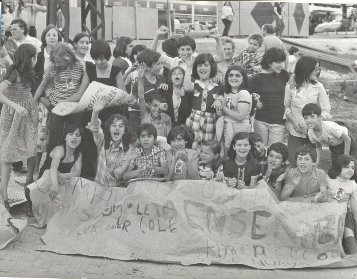 ConchiBarrios40's tweet photo. Ha salido la UCD de Suárez: siguen las derechas, padre, aunque mucha gente votó izquierda. En el barrio vamos a seguir con la misma canción: agua para todos, alcantarillas, un colegio, una farmacia y, por qué no, que llegue el Metro. https://t.co/U1EmhUMQdf