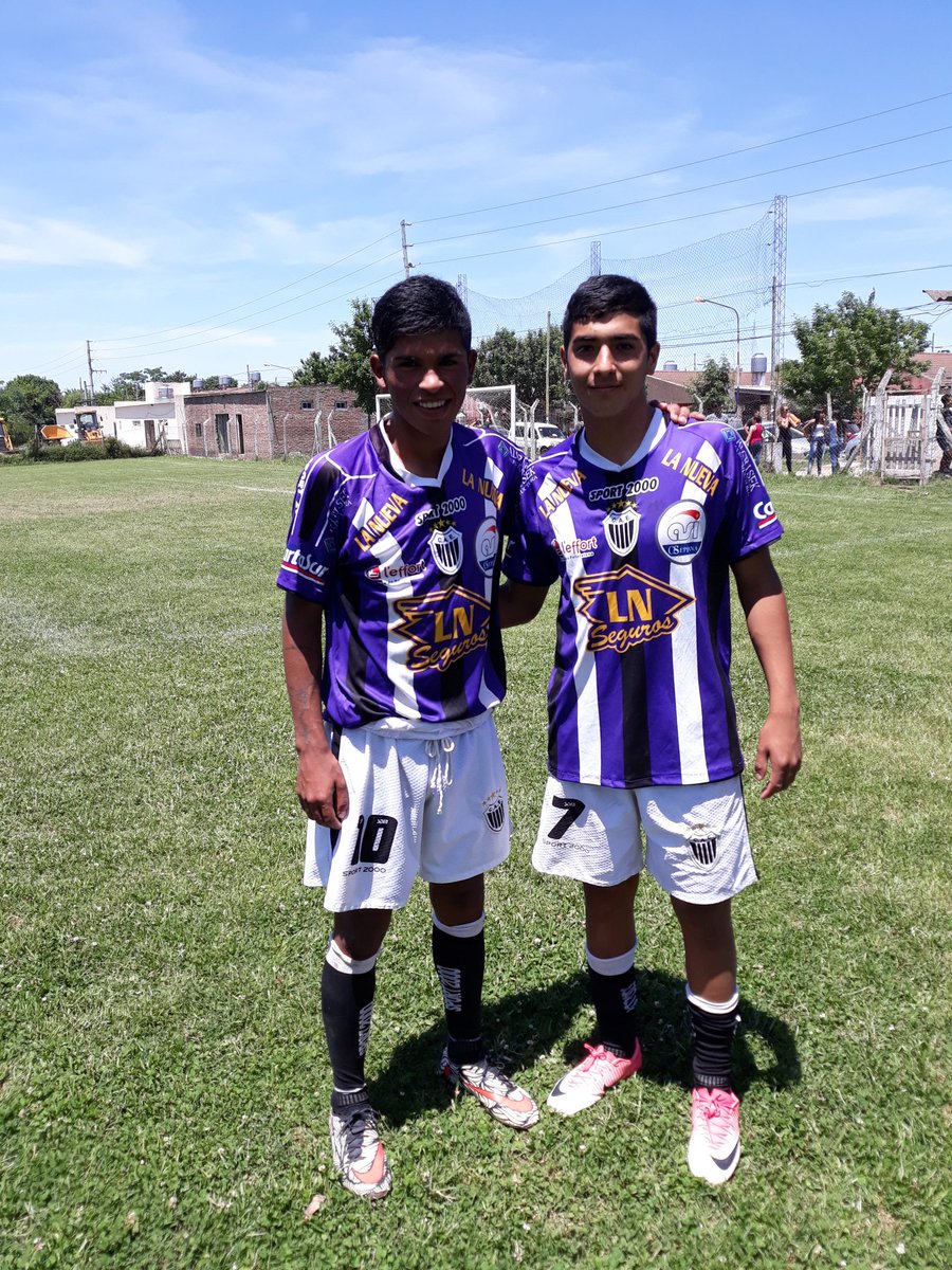 GRAMAJO y RAMIREZ, los goles de la 7ma que le gano a SAN TELMO, y no lo dejo fetejar el campeonato... se define en la ultima fecha
VAMOS PINCHA!!!