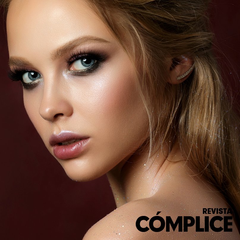Revistacomplice's tweet photo. Atrévete a jugar con la mezcla de gris metálico, negro y bronce. Perfecto para combinar con un atuendo sensual. https://t.co/QBTJ4M0nst