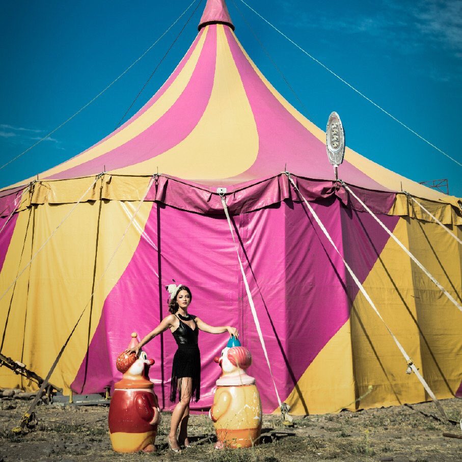 Revista_Ya's tweet photo. Mira aquí el Visual Fantasía de circo de #revistaya, ganador mejor Pieza de diseño en Magazine en premios #MAGS2017 https://t.co/mulLjVFIW2 https://t.co/9LIvYqGbR9