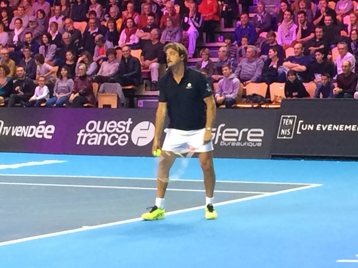 JulienCharon's tweet photo. Victoire de Elias Ymer lors des Internationaux de Tennis de Vendée 2017! Un futur crack 💪
Match d'exhibition également avec Henri Leconte! #ITV2017 https://t.co/IM4qXWMlyB