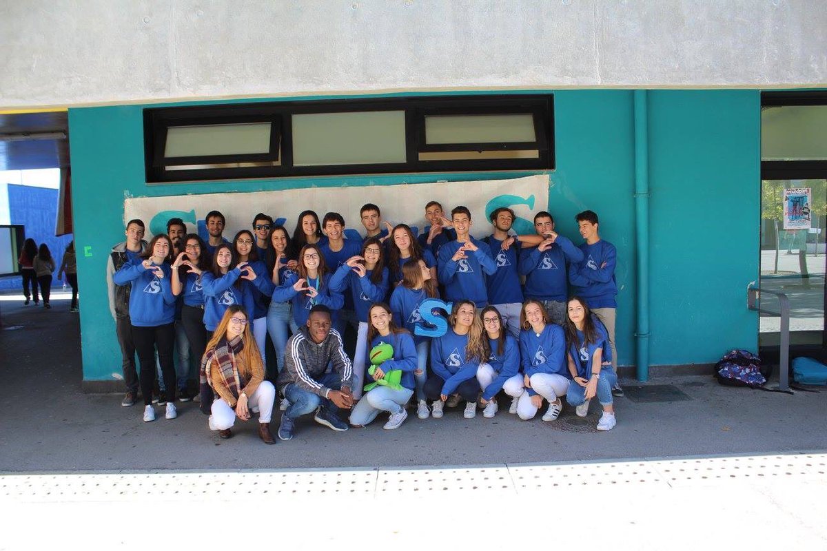 inespereira_00's tweet photo. Aproveitem o dia de amanhã para refletir sofre estes 3 dias e reler os objetivos! Prometemos não vos desiludir caso a vossa escolha seja a lista S e fazer de tudo para vos representar bem e se sentirem integrados nesta família! Muito obrigada e #ShakeYourS 💙☀️💙☀️💙 https://t.co/f4Ulcx9l0N