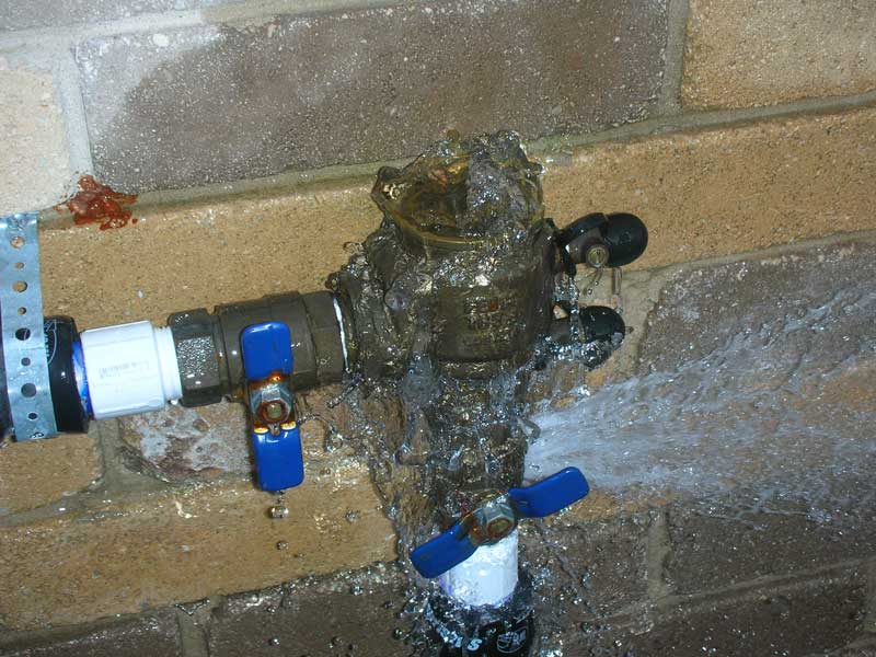 RosehillKC's tweet image. Have you #winterized your #SprinklerSystem? It could cause BIG problems if you don’t! Tips: bit.ly/2zPN86M