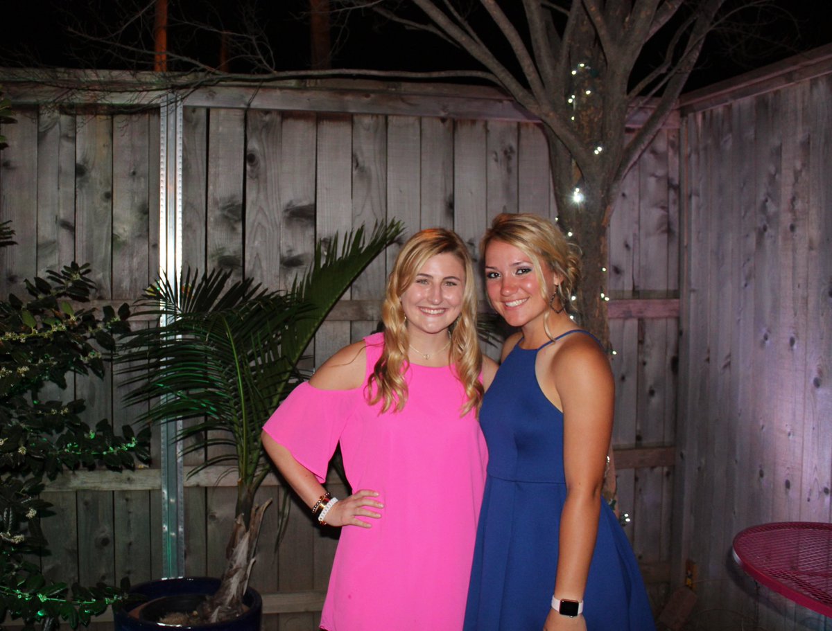 jessconrad7's tweet photo. HAPPY BIRTHDAY PAIGE!!! Hope you've had the best day! ILYSM 💕😘🎉 https://t.co/AEDGwWxNfH