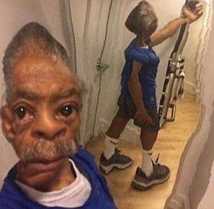 asolezz's tweet photo. me when i feel like i finally took a cute pic VS me after i stare at it for an hour https://t.co/Gs92mCTWDf