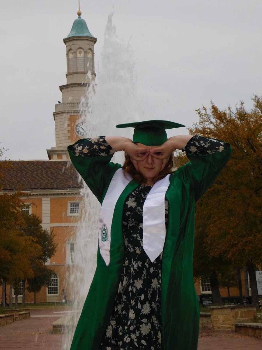 prttystrngcourt's tweet photo. Trying to decide which ones to include in graduation announcements 🤔🤔 #senior2017 #gmg #UNT17 #EADP https://t.co/J0Aj7ThxKm