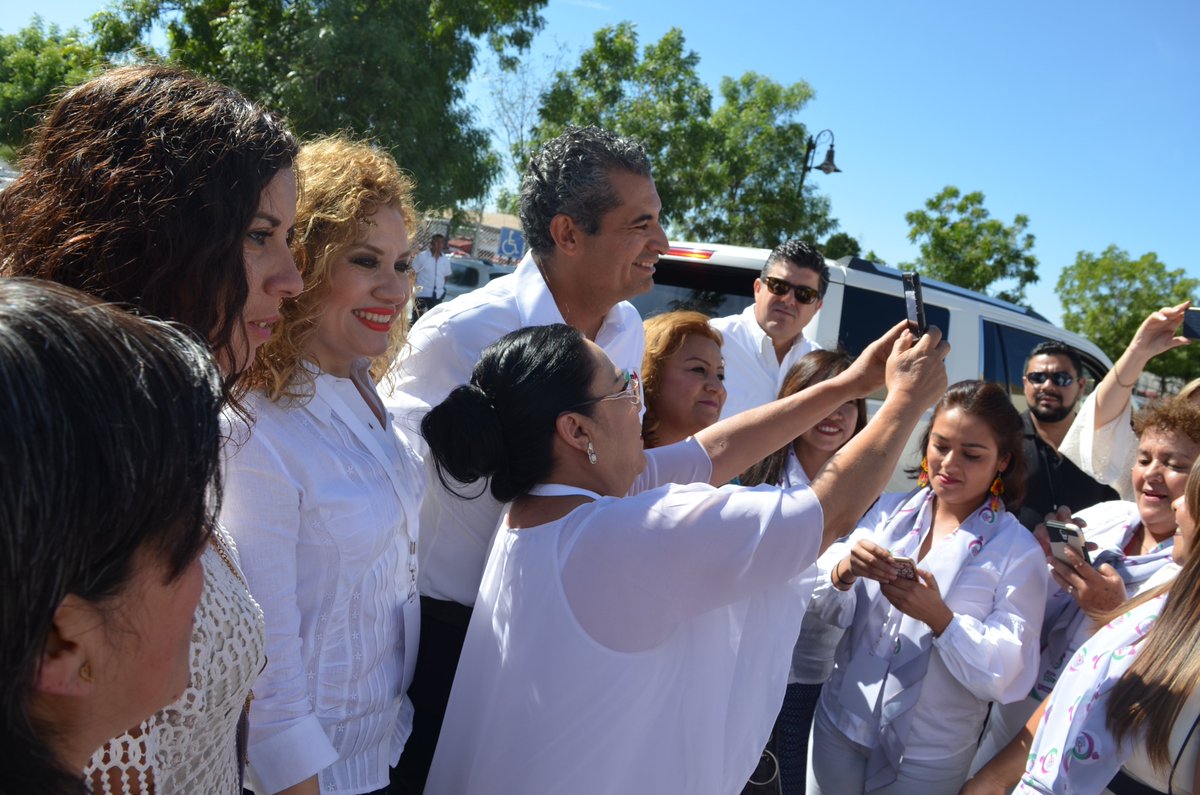 IRHsonora's tweet photo. El dia de hoy nos acompaño en el evento de la Escuela Nacional de Mujeres PRIistas el presidente del Partido Revolucionario Institucional @EnriqueOchoaR
¡ Muchas gracias presidente por apoyar a nuestras mujeres priistas !
#LaCausaNosUne #EscuelaMujeresPRI #SomosPRI #ICADEPSON https://t.co/Ht3NgCGti4