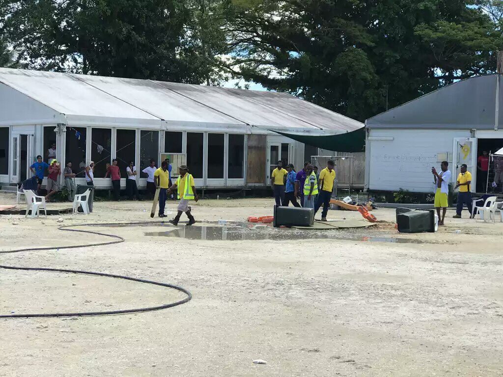 Kon__K's tweet photo. So no one can pretend they didn't know

On day 14:

The Australian Government ordered the PNG Gov to go into #Manus prison today to destroy what little water, food &amp; facilities the men had left so can't survive. Just take that in moment. I call it torture, what about you? #Manus https://t.co/R1MoXnmJd4