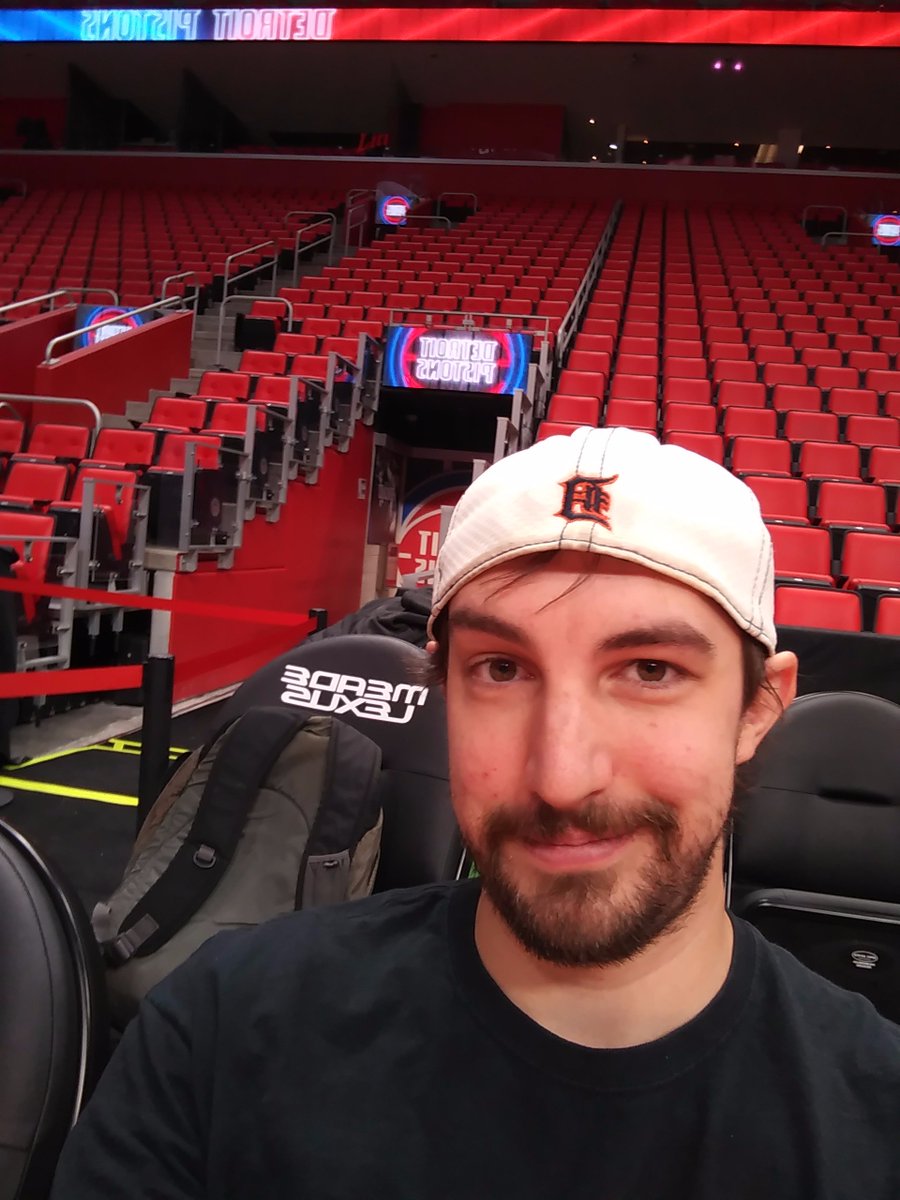 APetrelak's tweet photo. From Friday - Because everyone needs a #BenchSelfie on the #Pistons bench π https://t.co/PaHyhyE8fP