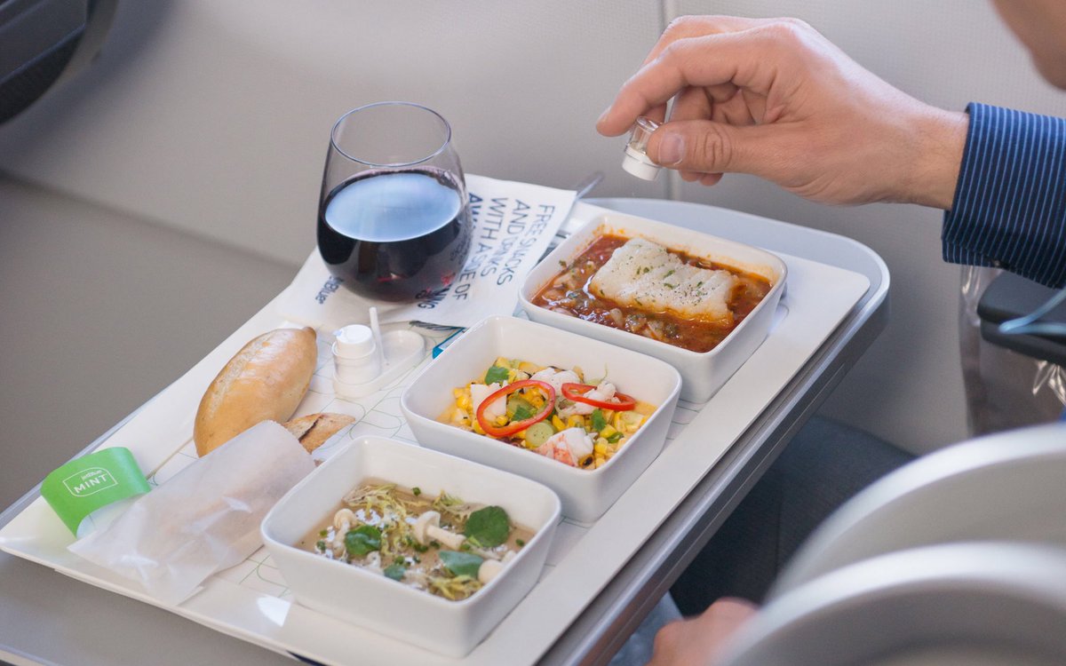 TravelEsquire's tweet photo. The Healthiest Food on Airlines https://t.co/K6L2Ze7xcz ✈️🥕🍔

#Travel #BusinessTravel #Wellness #Foodies https://t.co/H3Pqr7OP7s