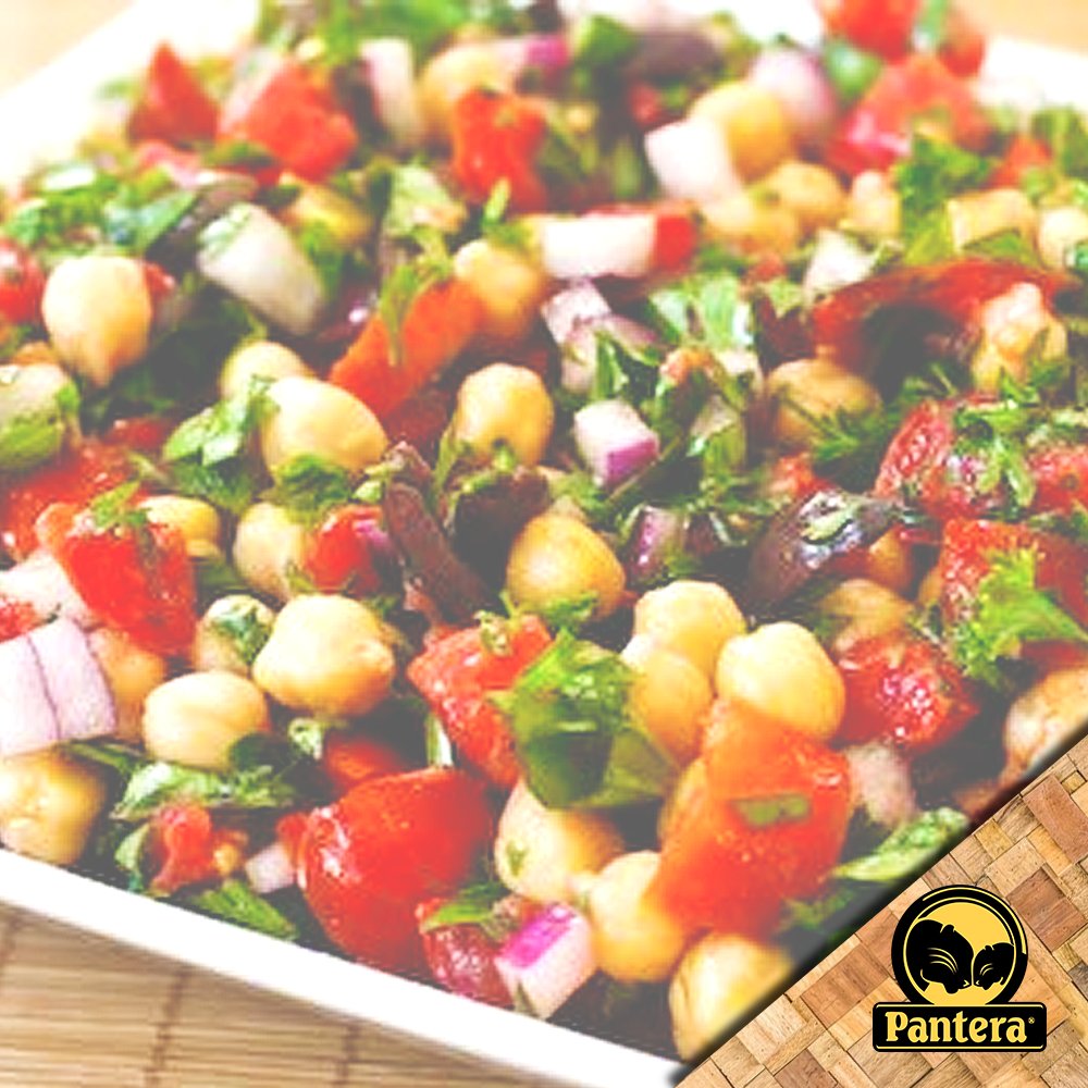 granospantera's tweet photo. Prepara una fácil y rápida Ensalada de Garbanzos #Pantera, con esta #MicroReceta.
Cocínalos sin adobar hasta que estén blandos y enfría. Añade tomate, pepino, pimentón, cebolla, alfalfa, perejil, oliva, sal y pimienta.
#PanteraContigo #Cocina #QRico #TipsPantera #Domingo https://t.co/2bJtdYz6Uk