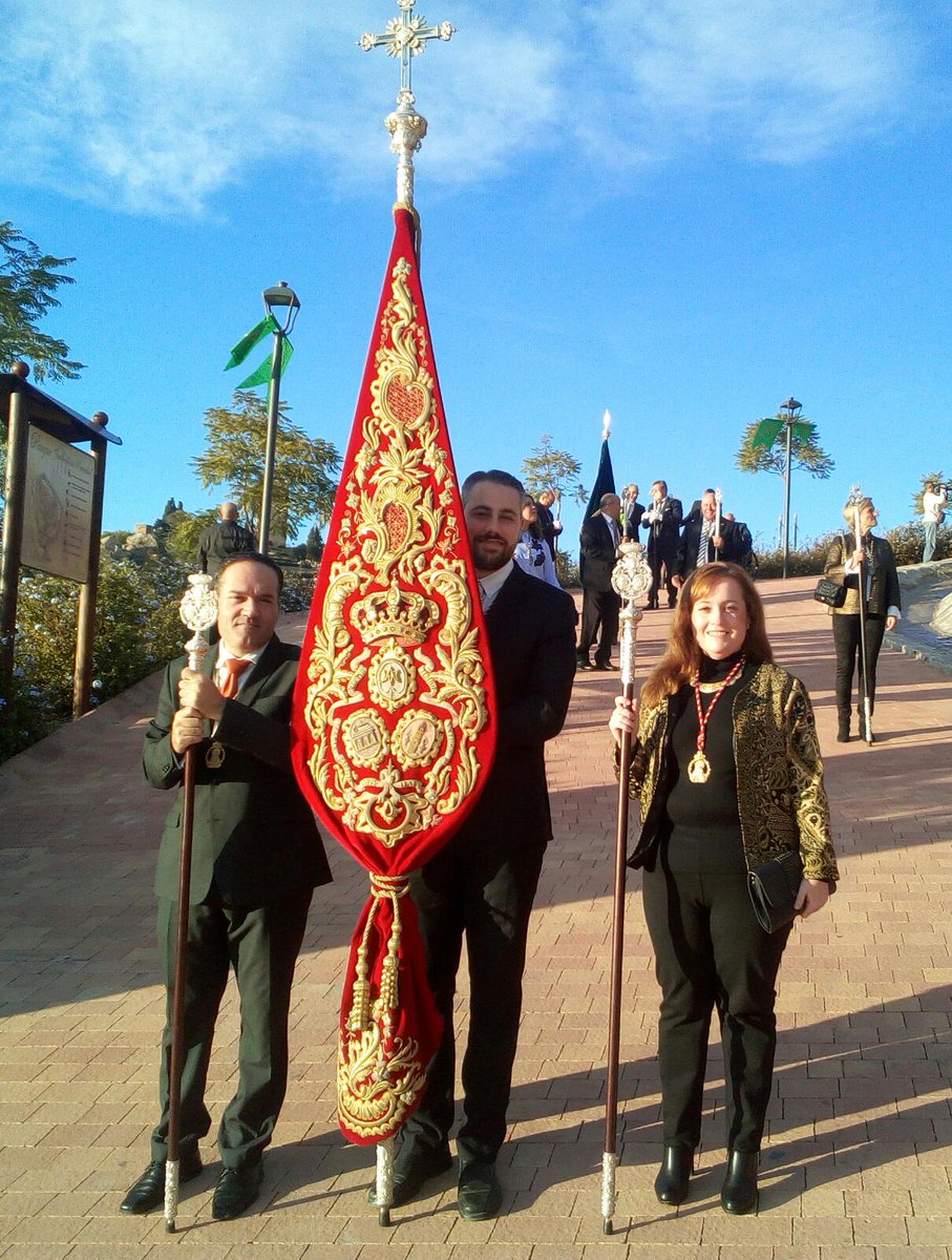 HCabezaVelez's tweet photo. Un año mas acompañamos a Nuestra Excelsa Patrona la Santísima Virgen de los Remedios Coronada por las calles de Velez Málaga en su procesión gloriosa. https://t.co/pWCho2KtgR
