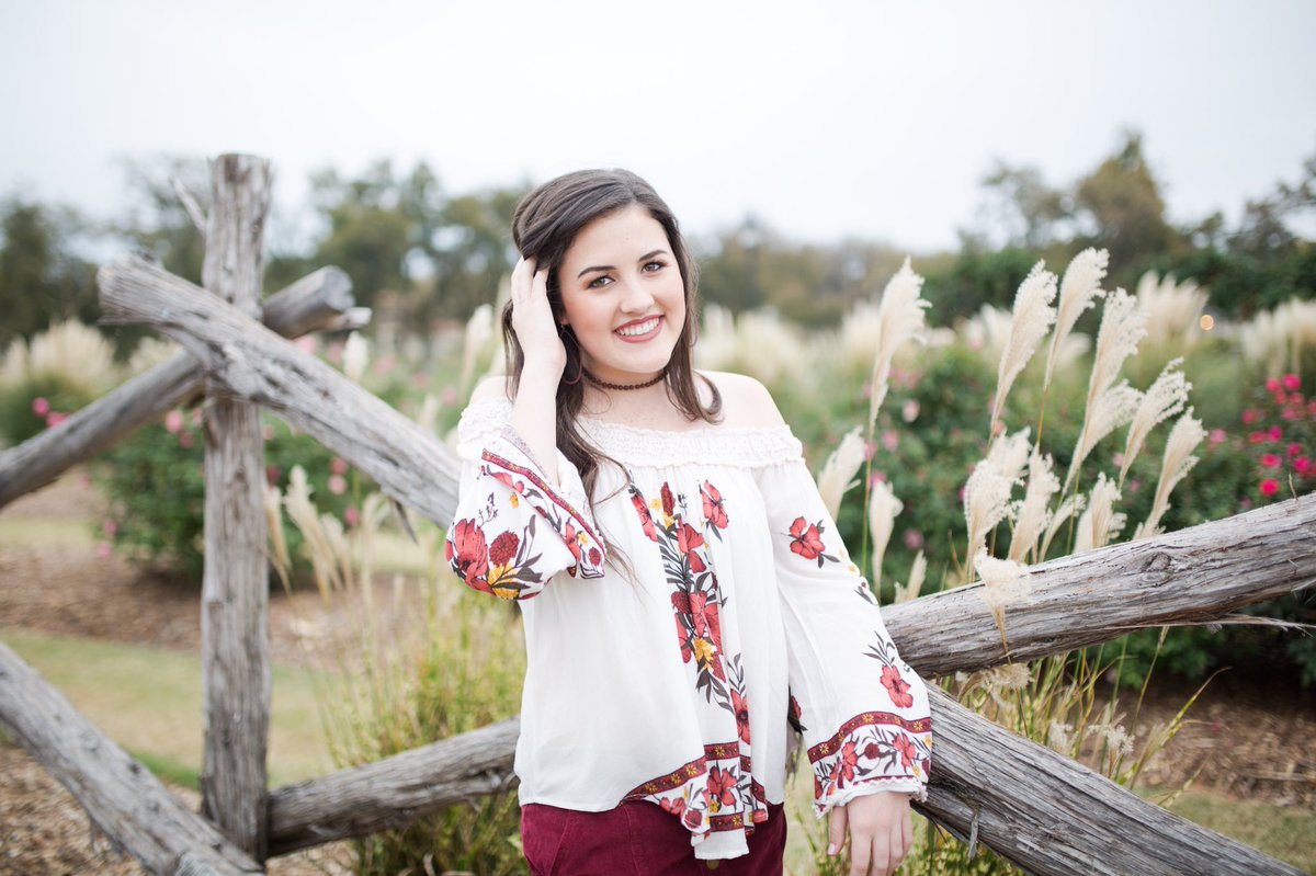 laylee_emadi's tweet photo. #SeniorSunday with this gem!! https://t.co/4aTnuF1Ljb