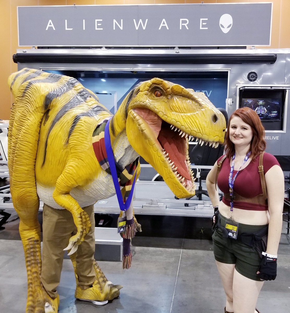 Stream_AZ's tweet photo. Last minute surprise! The famous raptor from movies like Jurassic Park and Land Before Time, @RaptorActor came by the @Alienware @alienwarelive  Mobile Broadcast Studio to say hi. #AlienwareLIVE #RaptorActor https://t.co/PndZ9HtiQP