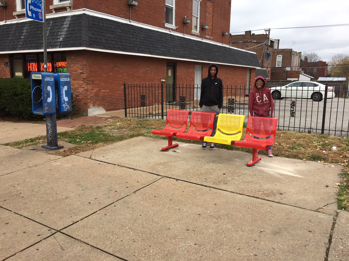 JasonDeemSTL's tweet photo. @73_Carondelet Took longer than planned but it's finally in thanks to some help from the construction crew in the photo. https://t.co/FDj1azvYHU
