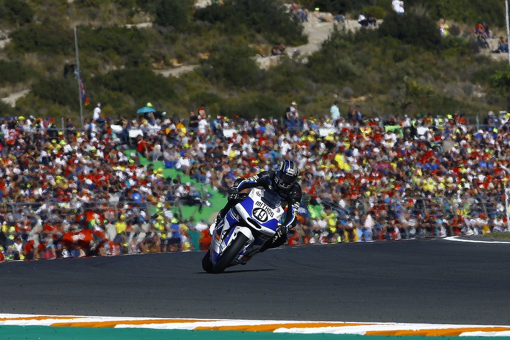 bgmotogp's tweet photo. RW Racing GP finishes their 2017 campaign with a smile https://t.co/46KJEIREBU #Moto2 #AxelPons #Valencia https://t.co/2eLDP8gJ3p