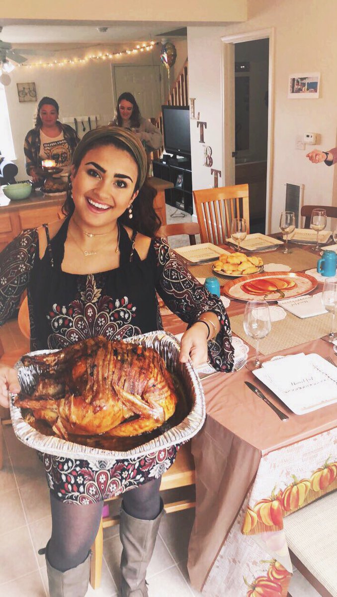 bellamichellee's tweet photo. Hey Gordon, what do you think of my first friendsgiving turkey? @GordonRamsay https://t.co/7tIjKTTFNl