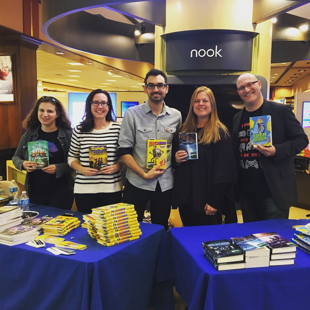 MonicaTesler's tweet photo. Fun times at Mini Maker Faire! Thanks @BN_Framingham! #BNMake @Kim_Harrington @paleopaws @Jarrett_Lerner @robvlock https://t.co/J6VdQqDu9B