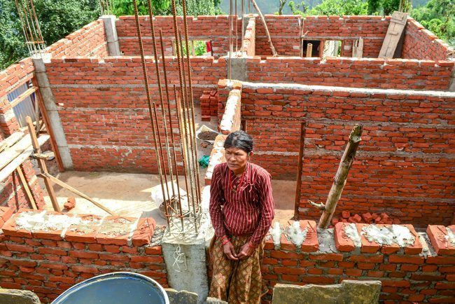 In the 2.5 years since the earthquake in #Nepal, less than 4% of aid money has been spent and less than 1% of homes have been rebuilt. #mustread buff.ly/2mjT7y7