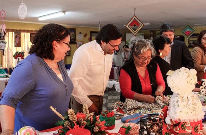 Cristian_Quiroz's tweet photo. Un saludo con mucho cariño y admiración al taller de manualidades Labores de Ensueño por su reciente exposición y por su trabajo dedicado y creativo que da cuenta de una comunidad capaz de generar espacios de participación, convivencia y desarrollo. ¡Felicitaciones! https://t.co/SOFtwnNlL1