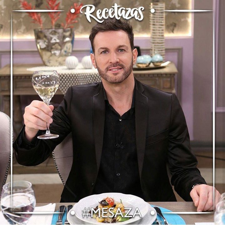 AxelFansSDE's tweet photo. Algunas fotos del programa de hoy #AxelEnML #Mesaza @AxelOficial 💓 https://t.co/uEZbuo7bmo