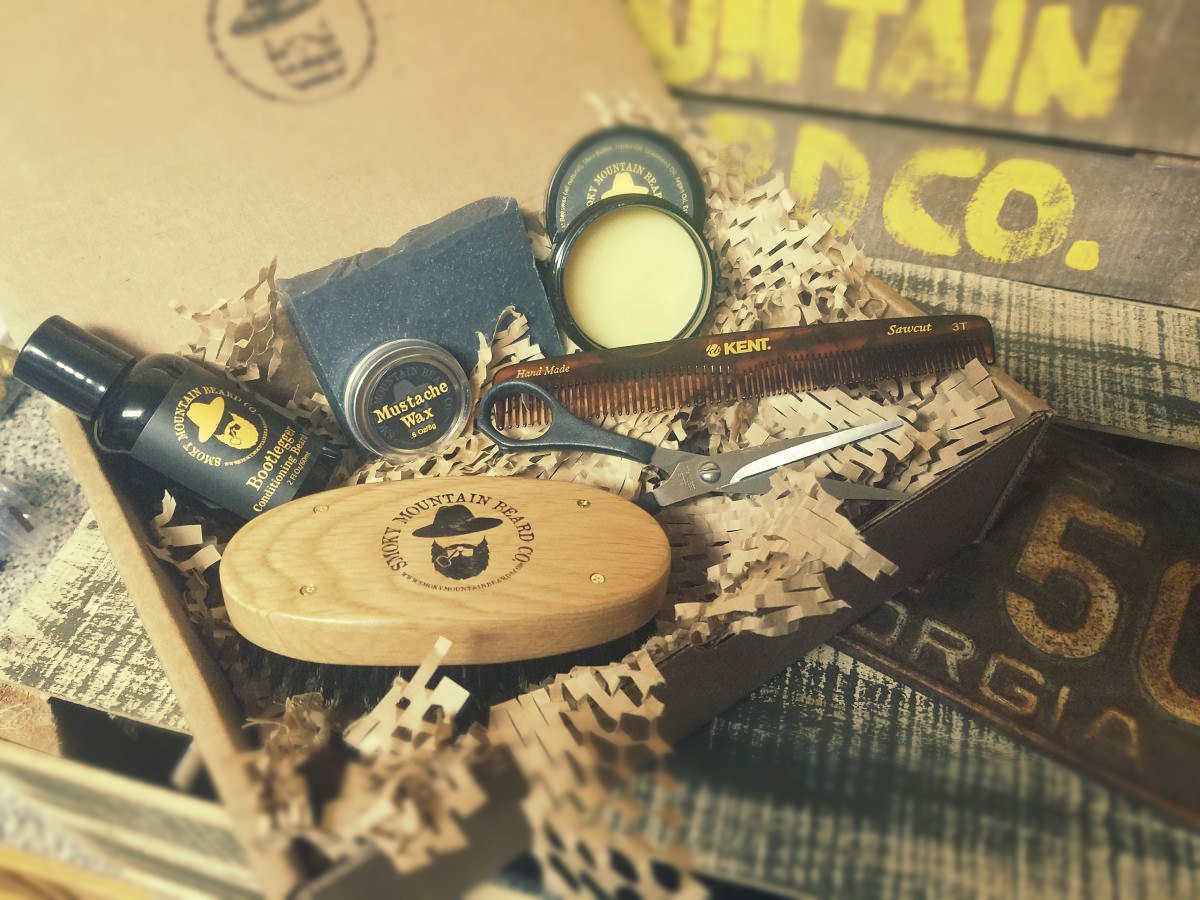 smokymountainb's tweet photo. Our Kits and Bundles make perfect gifts for him. Or, a little self indulgence, because... why not? #beardkits #gifts #him #manly #christmas #beard #bearoil #beardbox #beardgift
https://t.co/A5AgHx5ggJ https://t.co/bLqcGftbRT
