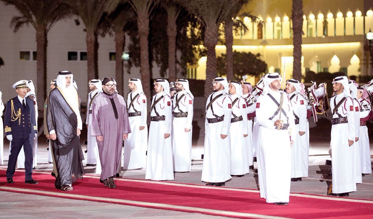 День эмира. Дворец Эмира Катара. Марокко Катар. Дом короля Qatar. Доха Национальная одежда.