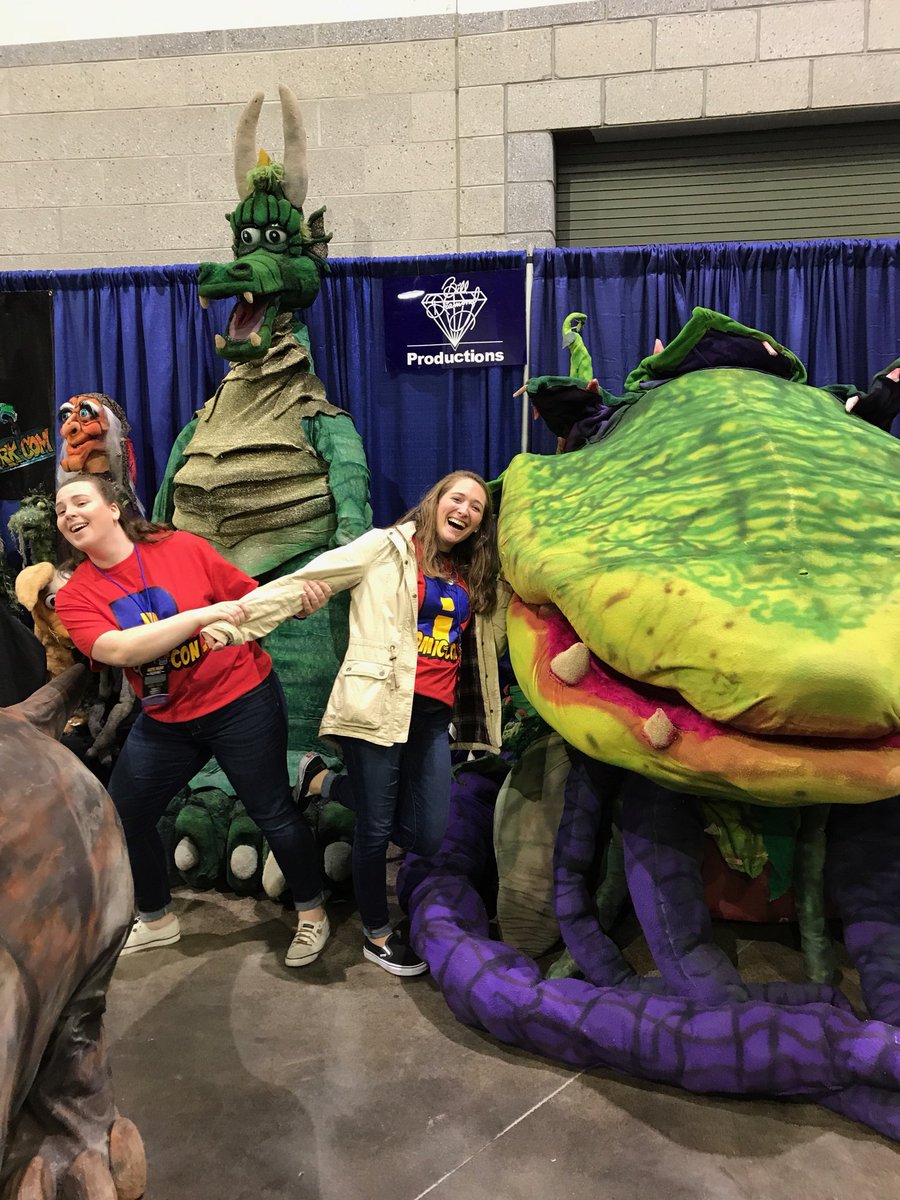 jwu_lea's tweet photo. This weekend our members had the opportunity to volunteer at Rhode Island Comic Con! Such an awesome experience! #jwulea #ricc https://t.co/vMBgEifTEW