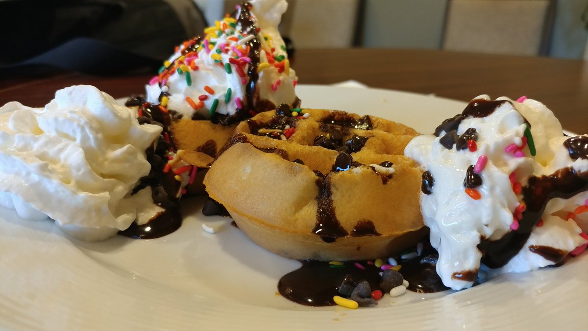 DcStarlord's tweet photo. #YoureNotAloneWhen you find this as delicious as I do https://t.co/zy7q54odPw