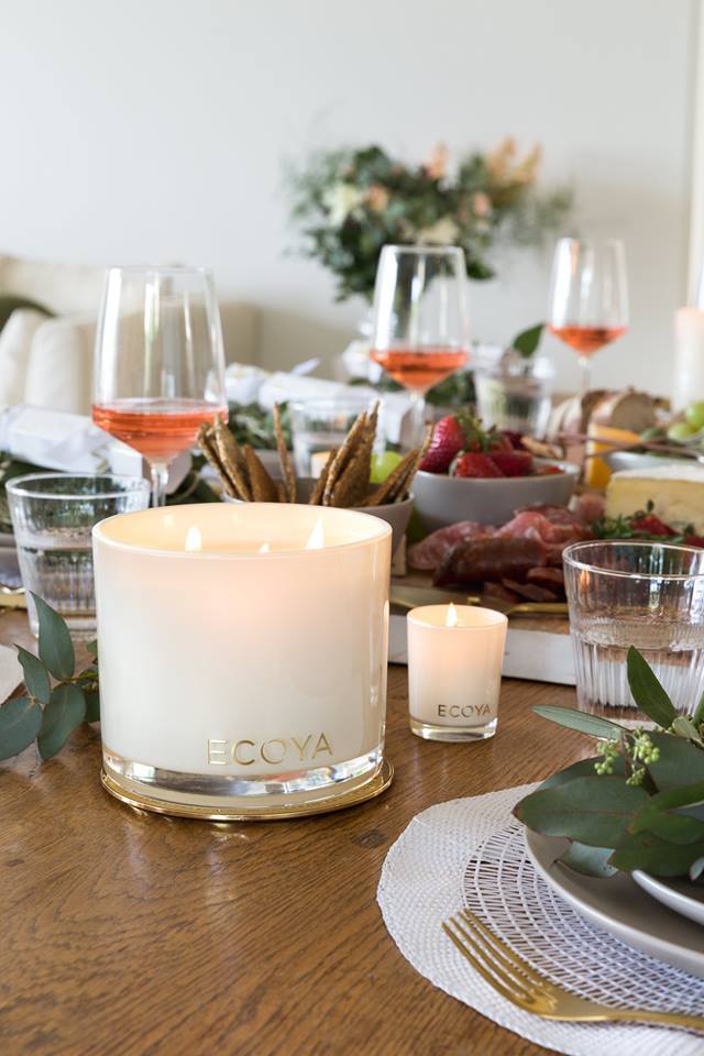 Buy_My_Things's tweet photo. Choose your fragrance from a range of exquisite scents this festive season https://t.co/mF02DX6p40 #ecoya #buymythings #candles #diffusers #handcream #gifts https://t.co/IiYMUK1ISV