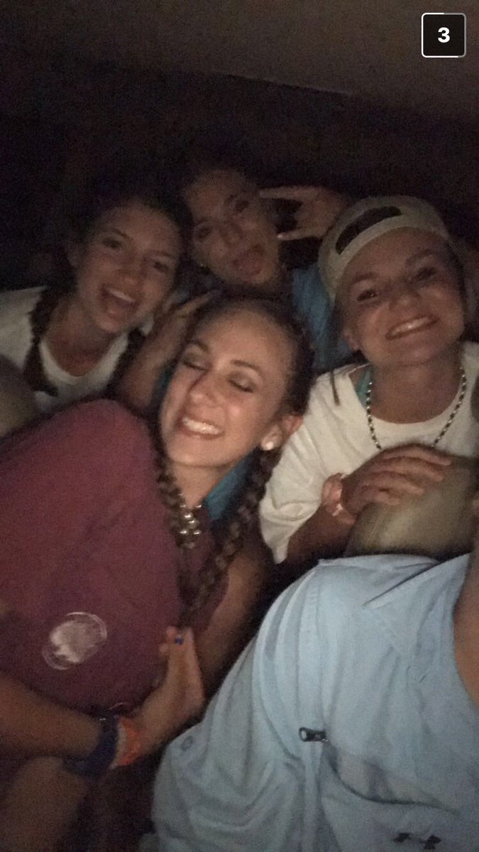 leakendallll54's tweet photo. it's my bestie gals b day!! hope u had an amazing day thx for always helping me with everything! i love u so much!! https://t.co/e3BfnzKG4U