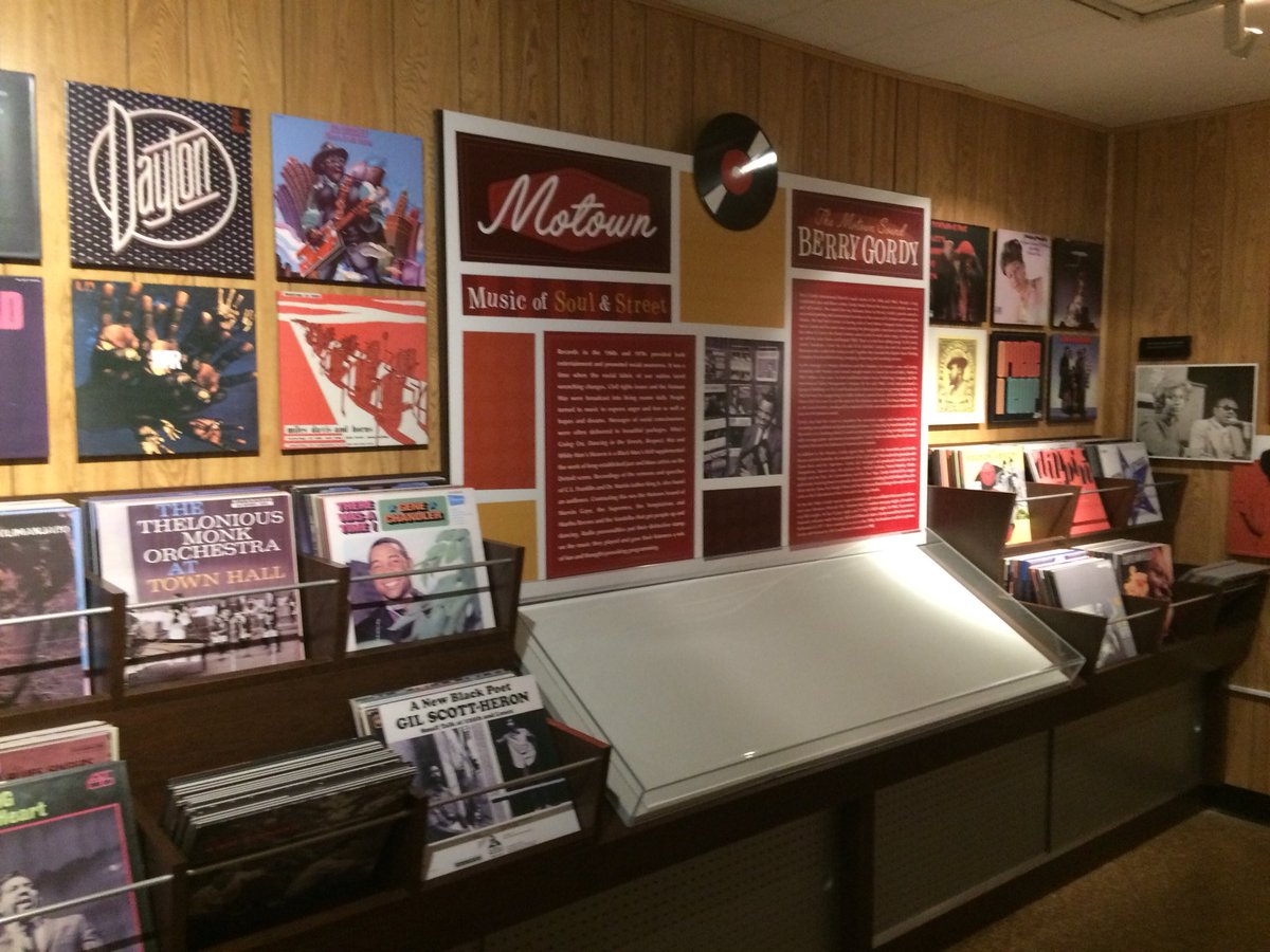 teddykozela's tweet photo. Spent the evening networking and exploring the Charles H Weight Museum of African American history! Loved the area where Motown music was featured! #reDETROIT17 https://t.co/AaPzYAMU6L