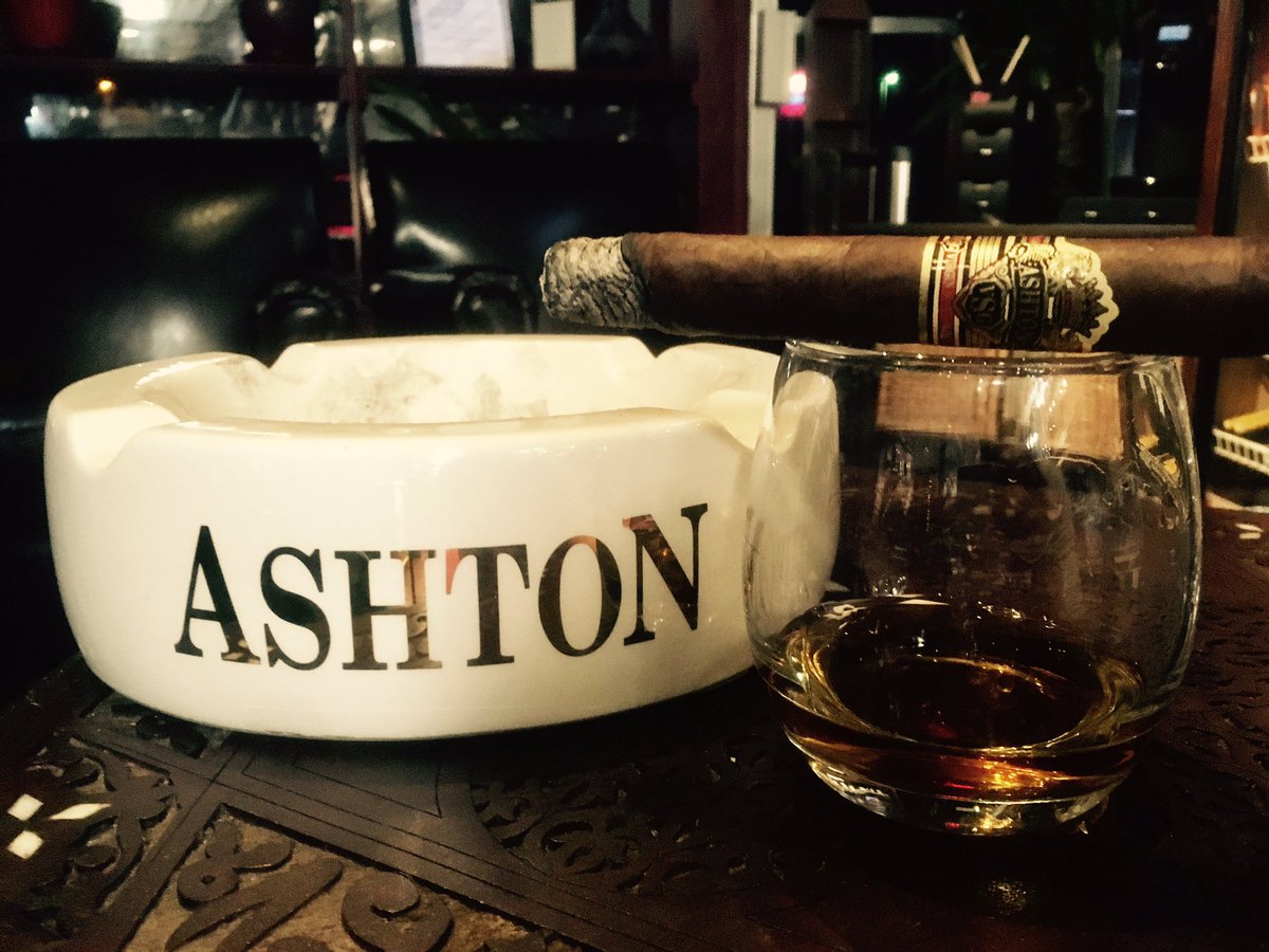 kladyleaf's tweet photo. Celebrating some amazing news in the best way I know how!! @Ashtoncigar #cigar #nowsmoking #ashtonvsg #nowdrinking #woodfordreserve #newopportunities https://t.co/ycFwdHmNyz
