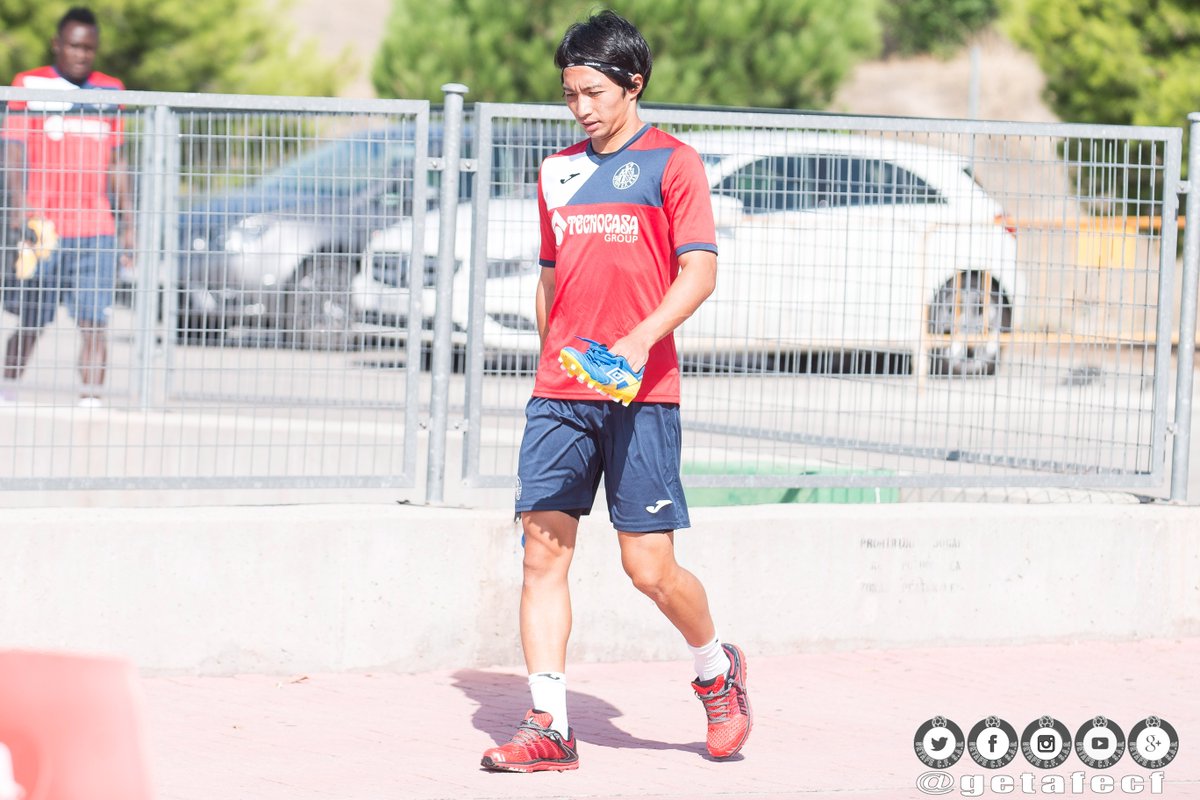 GetafeCF's tweet photo. ¡Buenos días azulones! El equipo entrena hoy desde las 10:30h a puerta abierta en la Ciudad Deportiva. ¡Os esperamos! https://t.co/geZRuqpY5y