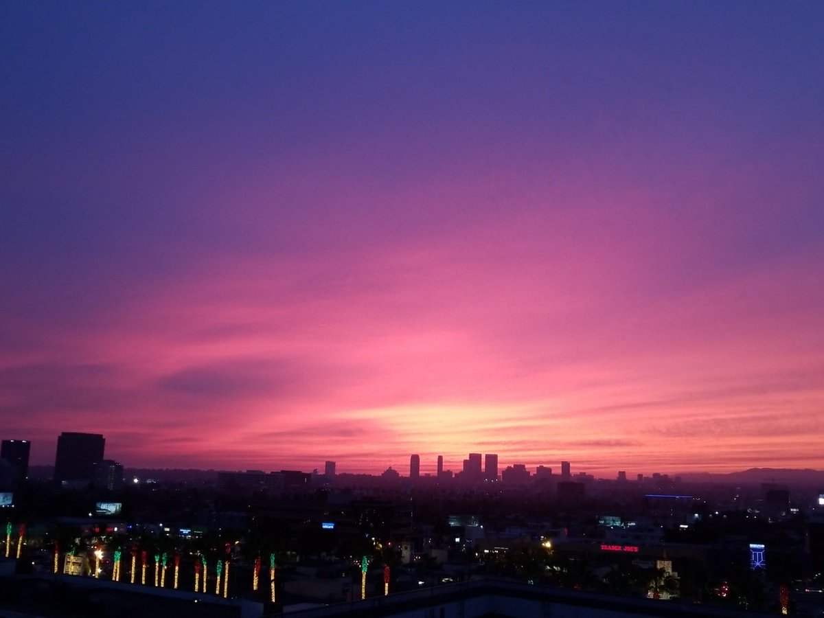 H_David_G's tweet photo. #centurycity behind an amazing sunset @ #losangeles #california #MyDayInLA https://t.co/VJmNBfDdTY